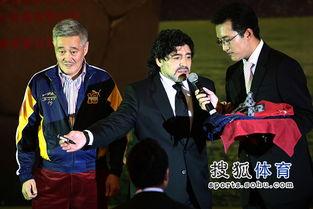 马拉多纳颠球视频,足球艺术巅峰之作